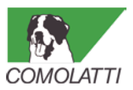 Imagem: Logotipo da Comolatti compôosto pelo nome em letras maiúsculas pretas e, acima, a ilustração de um cachorro branco com manchas pretas e língua de fora; ao fundo, um retângulo verde. Fim da imagem.
