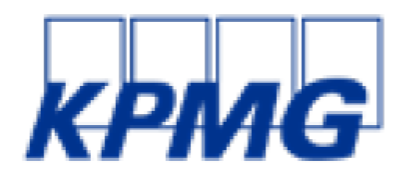 Imagem: Logotipo da KPMG compôosto pelo nome em letras maiúsculas azuis e, ao fundo, uma fileira de quatro retângulos azuis. Fim da imagem.
