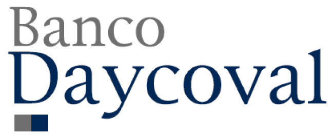 Imagem: Logotipo do Banco Daycoval compôosto pelo nome em letras cinzas e azuis e, no canto inferior esquerdo, ilustração de um pequeno retângulo cinza e azul. Fim da imagem.