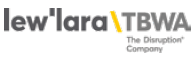 Imagem: Logotipo da lew’lara, barra, TBWA composto pelo nome em letras minúsculas em preto e cinza, sendo a barra em amarelo; abaixo, a frase “The Disruption Company”. Fim da imagem.