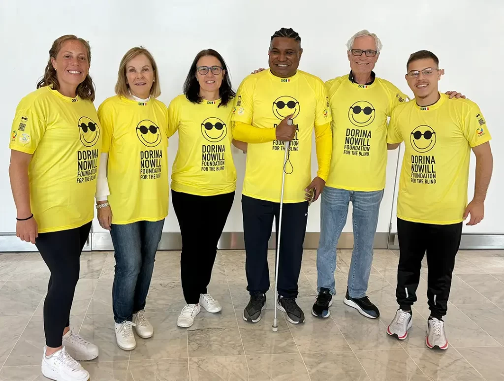 Equipe Fundação Dorina Nowill para Cegos chega em Paris.